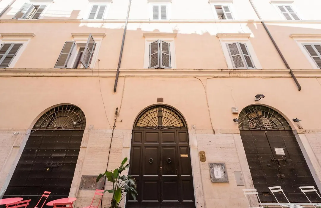 Appartamento via del Teatro Pace-1